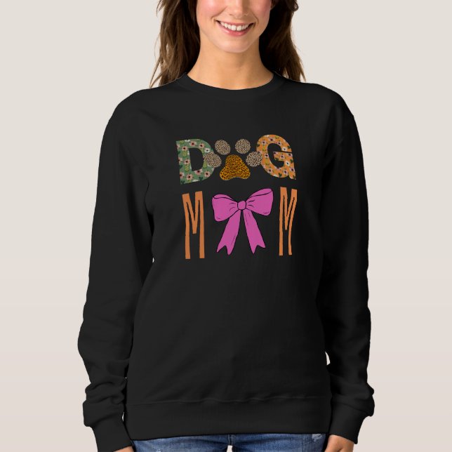 Dog Mom Leopard Paw Print/ Cute Dog Lover Apparel  T Shirt (Framsida)