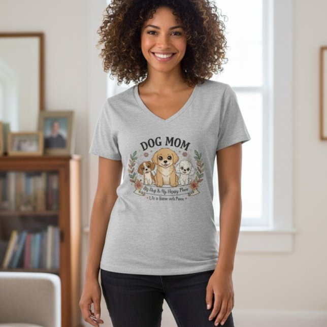 Dog Mom Life Better With Paws V-Neck T Shirt (Skapare uppladdad)