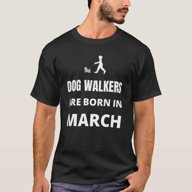 Dog Walkers är född i mars T Shirt (Framsida)