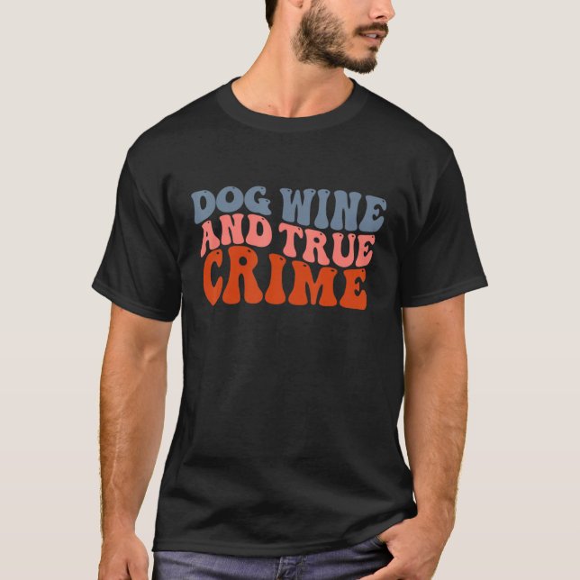Dog Wine And True Crime Serial Killer Show Fan Pet T Shirt (Framsida)