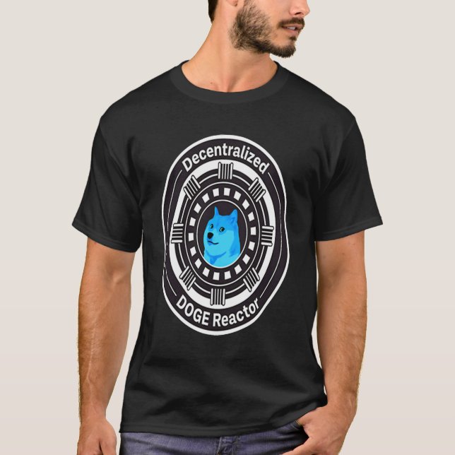 Dogecoin Crypto Reactor DOGE to the Moon T Shirt (Framsida)