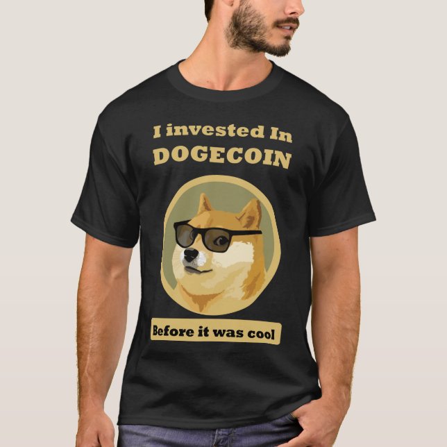 Dogecoin jag investerade i Dogecoin T-skjortan T Shirt (Framsida)