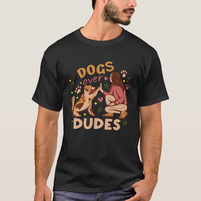 Dogs Over Dudes For Dog Moms Women T Shirt (Framsida)