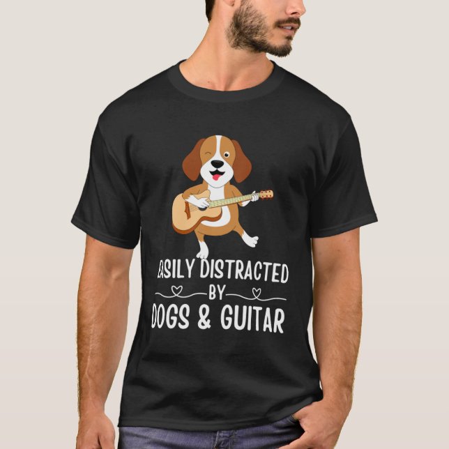 Dogs Quote Easily Distracted by Dogs and Guitar    T Shirt (Framsida)