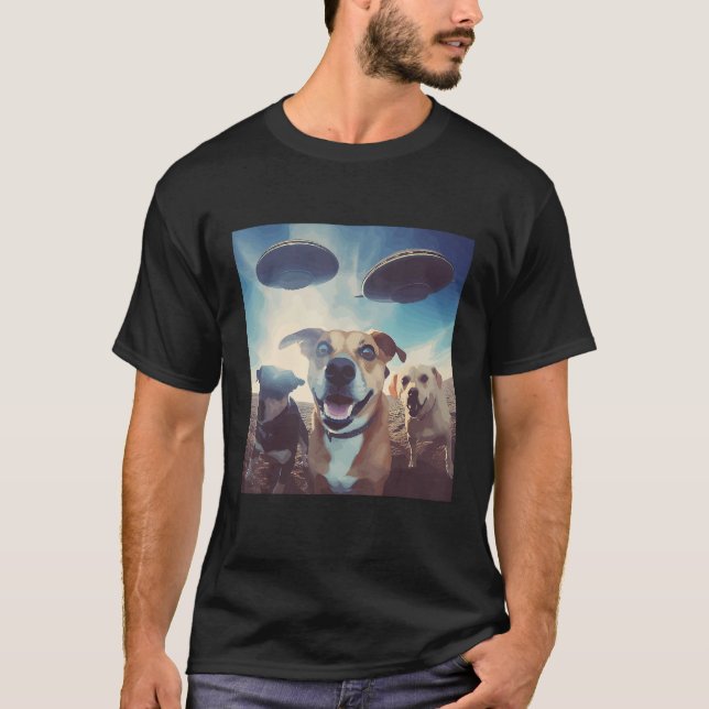 Dogs Selfie with UFOs for Dog  and UFO T Shirt (Framsida)