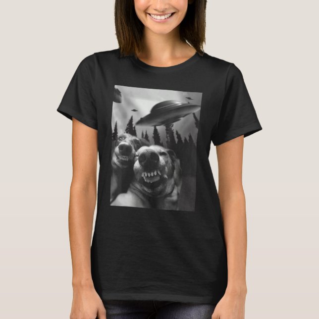 Dogs Selfie with UFOs T Shirt (Framsida)