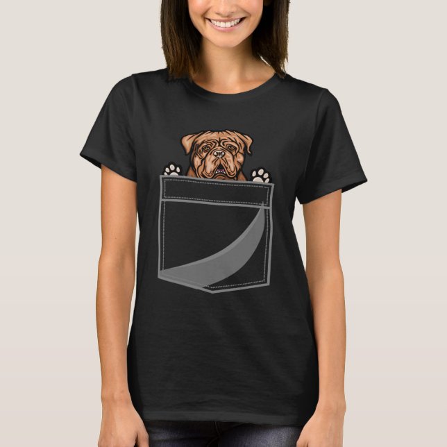 Dogue de Bordeaux in a Pocket T Shirt (Framsida)