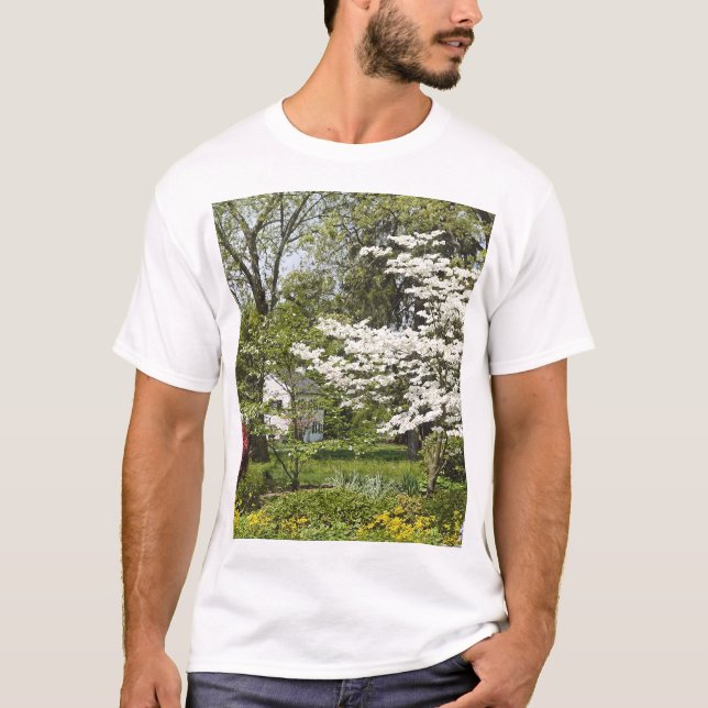 Dogwood i Bloom T Shirt (Framsida)