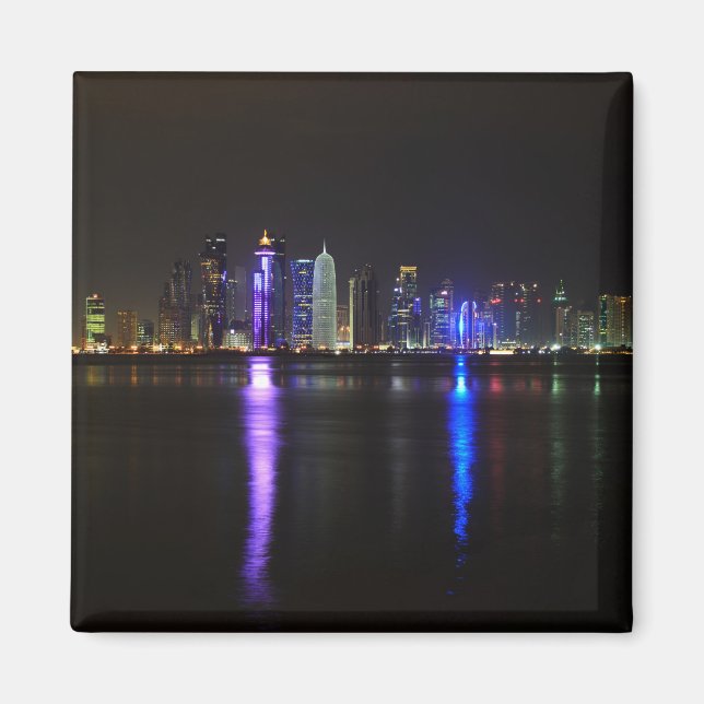 Doharundans Skyline, Qatar i nattmagnet Magnet (Framsidan)