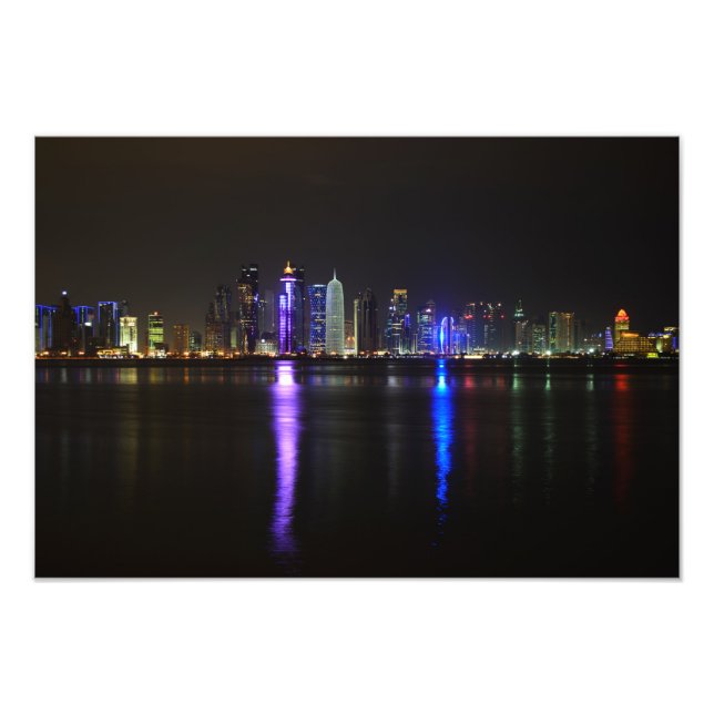 Doharundans Skyline, Qatar på natten Fototryck (Framsidan)
