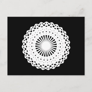 Doily. Den vita snöre-cirkeln. På Black. Vykort
