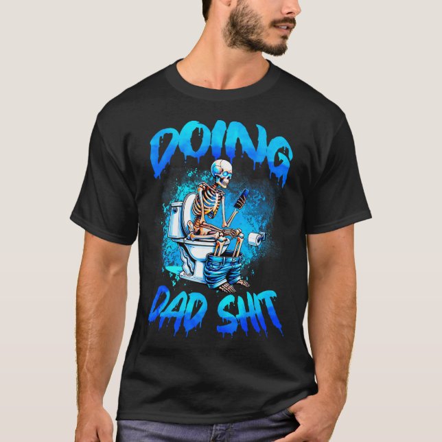 Doing Dad Skeleton Toilet Fathers Day Funny Dad  T Shirt (Framsida)