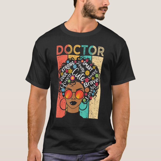 Doktor Black Woman har Afro Hairstyle Black Histor T Shirt (Framsida)