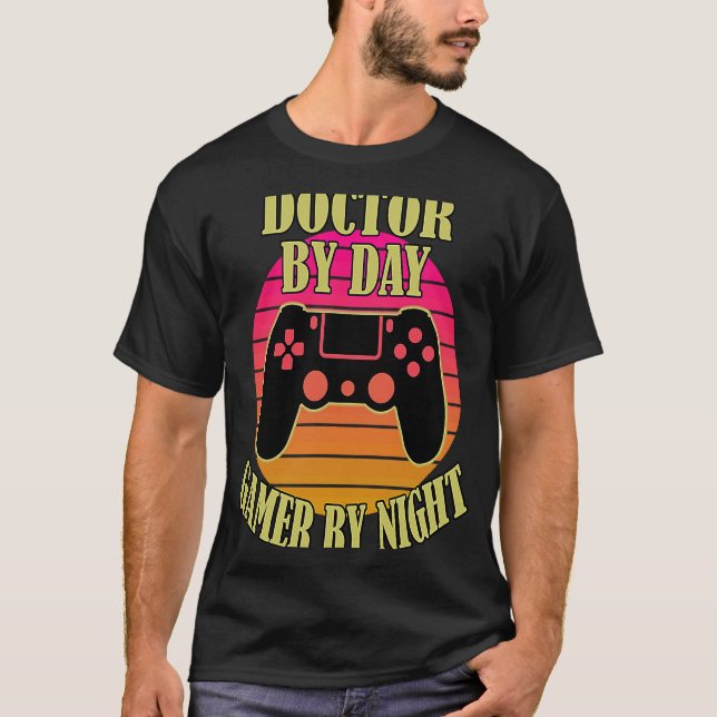 Doktor efter dagspelsspelare efter nattvideospelsk t shirt (Framsida)