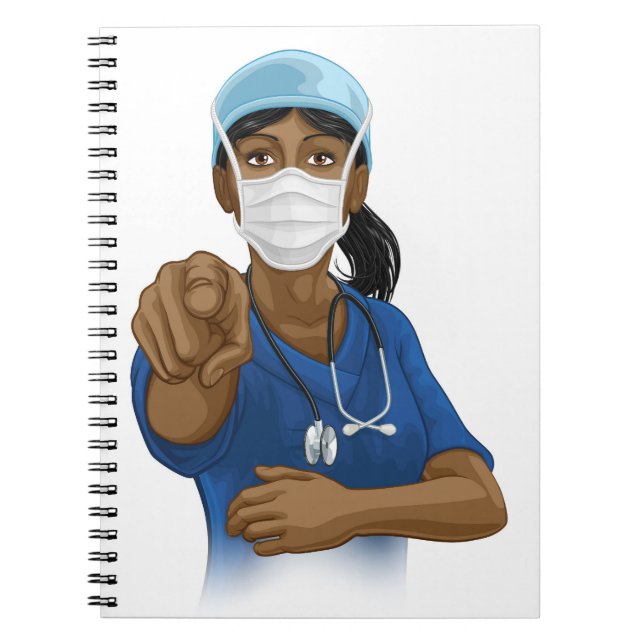Doktor eller Nurse Woman i Scrubs Uniform Pointing Anteckningsbok (Framsidan)