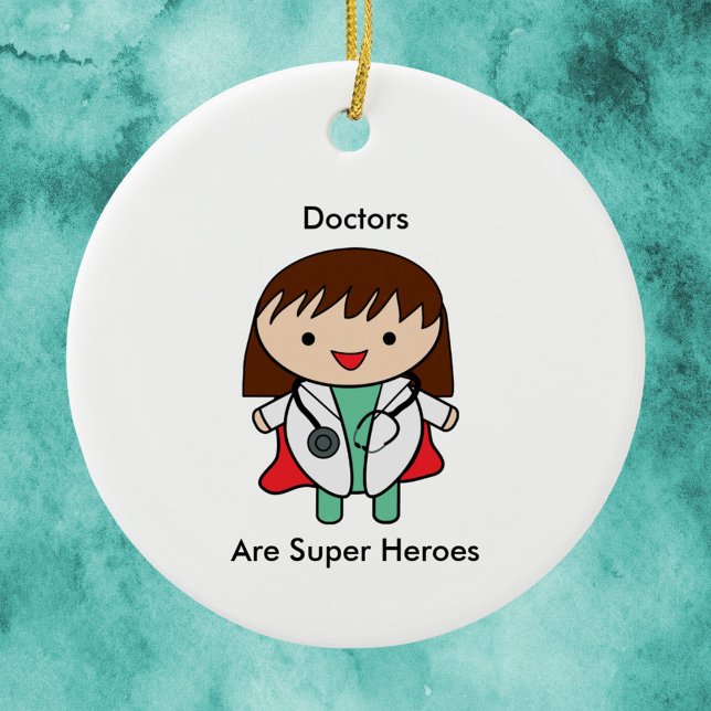 Doktor Female Toppen Hero Funny Julgransprydnad Keramik (An ornament featuring a female doctor and the text, "Doctors Are Super Heroes".)