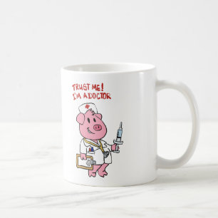 Doktor gris med spruta i handen Välj tillbaka f Kaffemugg