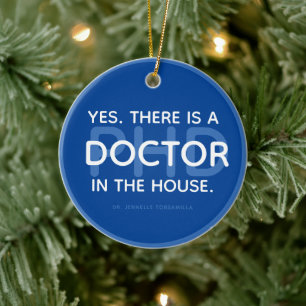 Doktor i huset Blue White Namn PhD Studenten Julgransprydnad Keramik