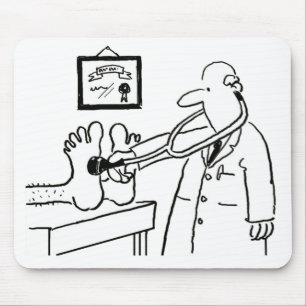 Doktor med Stethoscope Checking Feet Musmatta