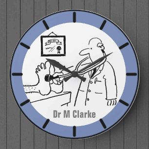 Doktor med Stethoscope Checking Feet Stor Klocka