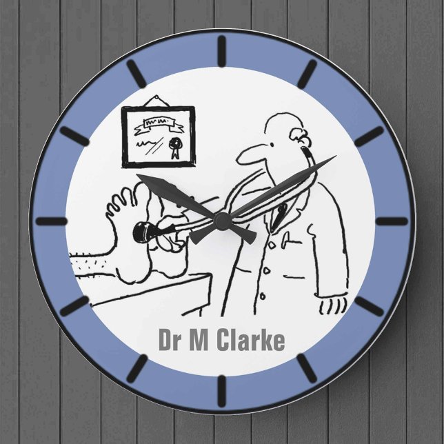 Doktor med Stethoscope Checking Feet Stor Klocka (Skapare uppladdad)