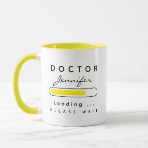 DOKTOR [Namn] Gult och vit  Mugg