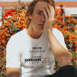 Doktor Namn Laddar — Minimalistisk Examensdesign T Shirt