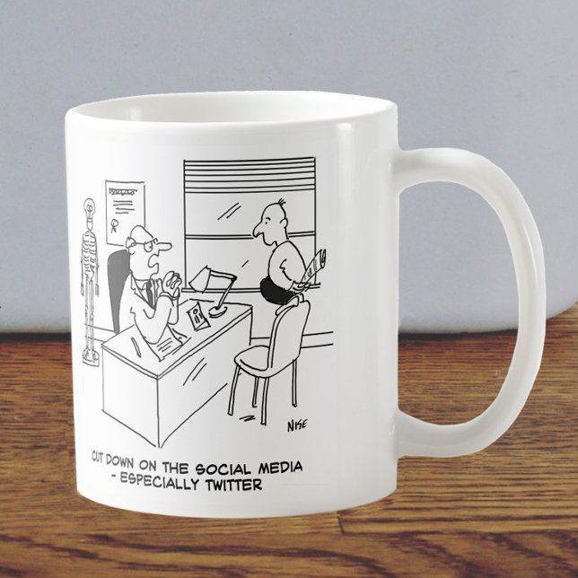 Doktor råder patienten att skära ned på Social Med Kaffemugg (Skapare uppladdad)