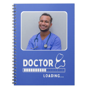 Doktor som laddar upp den Pub nuny medicinska fram Anteckningsbok