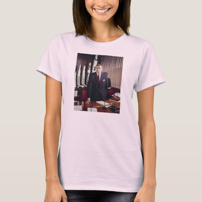 Doktor Wernher von Braun Porträtt Tee (Framsida)