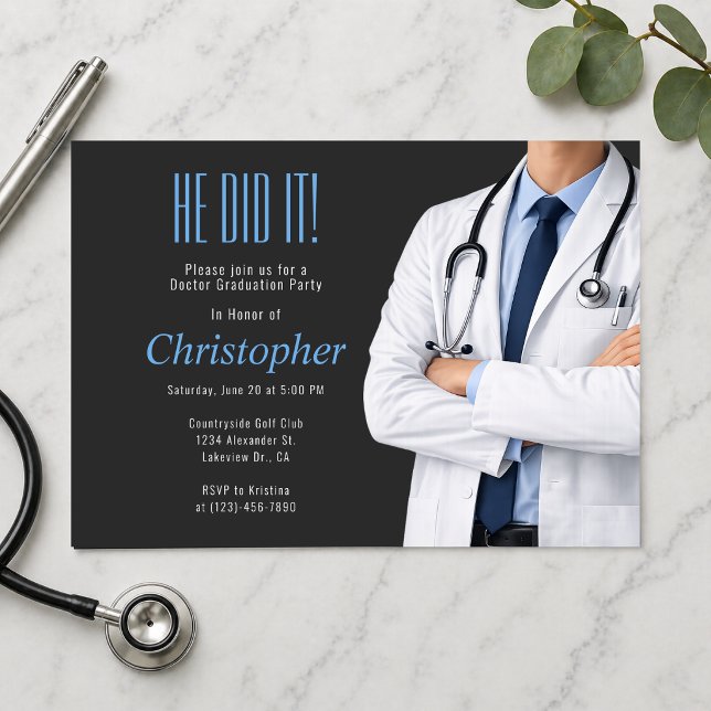 Doktorsexamens fotofest inbjudan (Modern doctor graduation invitation with clean layout and elegant white coat design)