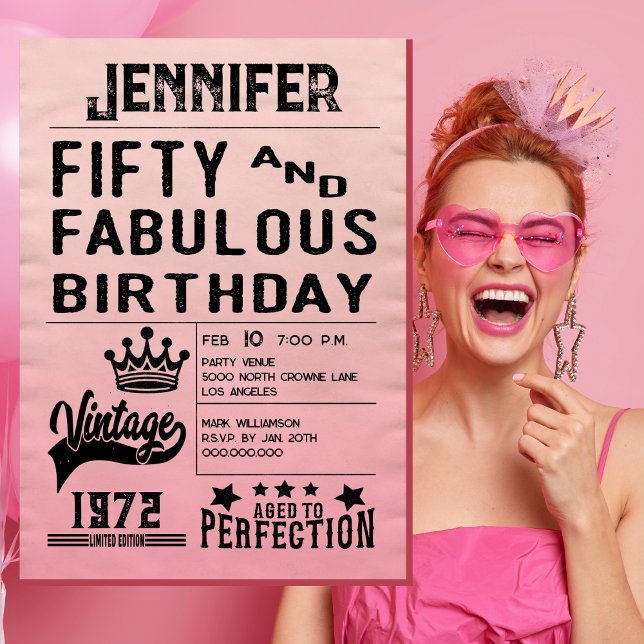 Dold Typography Rosa Modern 50:e födelsedag Inbjudningar (Fun 50th birthday party invitation.)