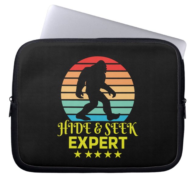 Dölj Och Sök Expert Bigfoot Rolig Laptop Fodral (Framsidan)