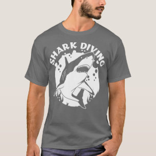 Döljande simning med hajar t shirt