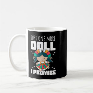 Doll Collector Funny Quote Bara en till docka i Pr Kaffemugg