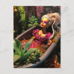 Doll i ett badkar i Roligten Garden Art Vykort