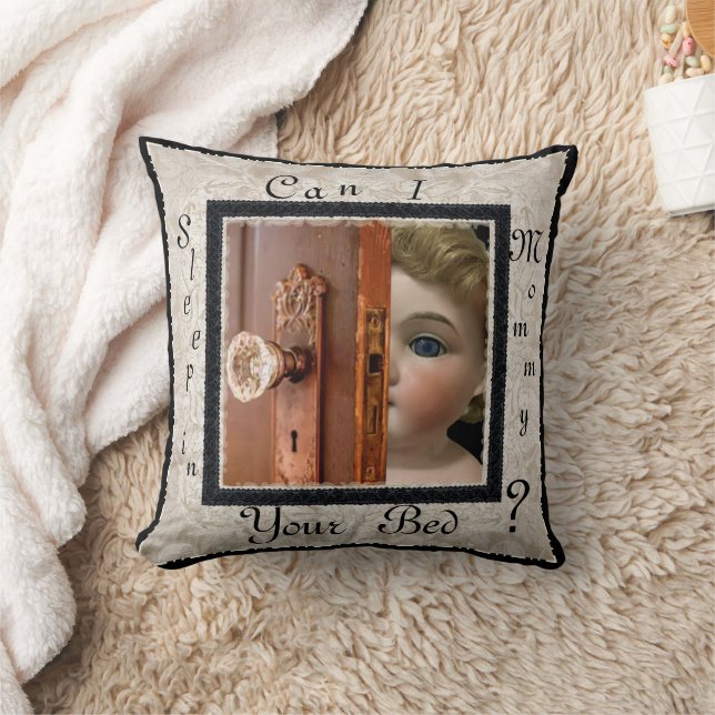 Doll i Mamma Bed Dekorativ kudde (Filt)