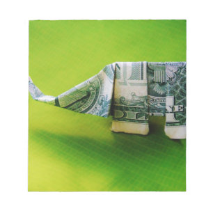 Dollar bill origami Elephant på Gröntens bakgrund Anteckningsblock