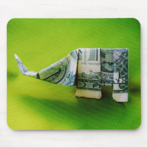 Dollar bill origami Elephant på Gröntens bakgrund Musmatta