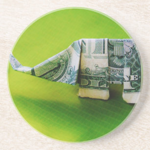 Dollar bill origami Elephant på Gröntens bakgrund Underlägg Sandsten