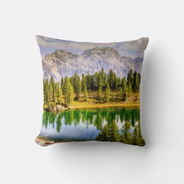 Dolomitbergen och landskapet Sjö Kudde (Framsida)