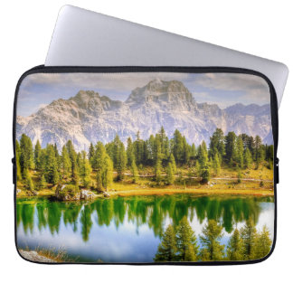 Dolomitbergen och landskapet Sjö Laptop Fodral