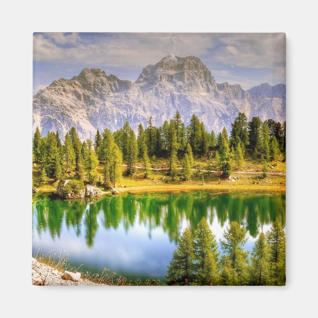 Dolomitbergen och landskapet Sjö Magnet (Framsidan)