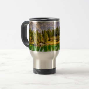 Dolomitbergen och landskapet Sjö Resemugg