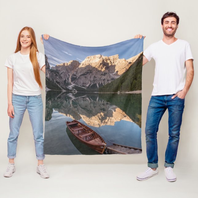 Dolomitealperna | Pragser Wildsee | Tyrol, italien Fleecefilt (På plats)