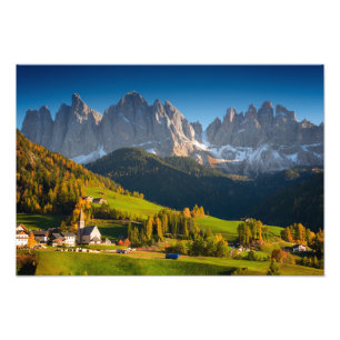 Dolomitesby i nedgångfototryck fototryck