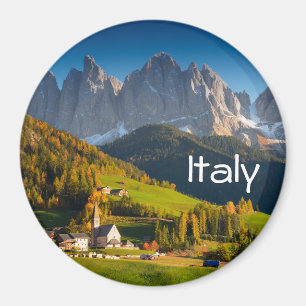 Dolomitesby i nedgångmagnet med text magnet