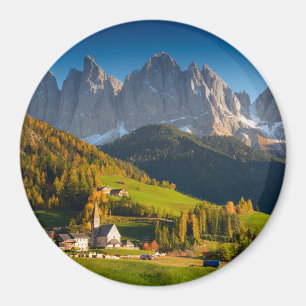 Dolomitesby i nedgångrundamagnet magnet