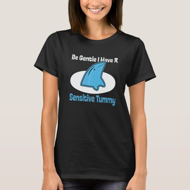 dolphin be gentle i have a sensitive tummy retro   t shirt (Framsida)