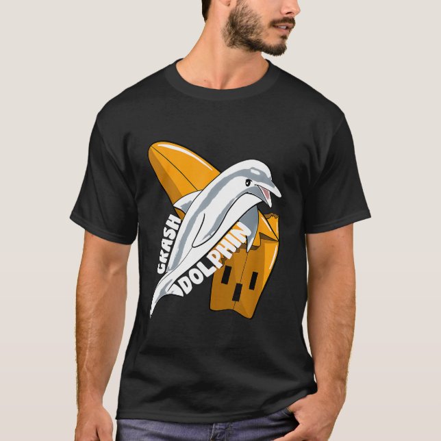 Dolphin Crash Surfboard Surfing Gift T Shirt (Framsida)